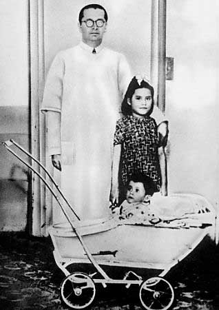 Peruvian five-year-old Lina Medina (R), accompanied by her 11-month-old-son Gerardo and Doctor Lozada, who attended her son's birth, are shown in this 1939 file photo taken in Lima's hospital. When her child was born by Caesarean section in May 1939, Medina made medical history, and is still the youngest known mother in the world.