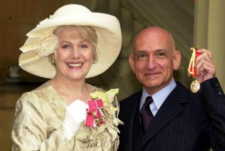 Lynn Redgrave & Ben Kingsley at Buckingham Palace, London, Tuesday March 19, 2002. Photo by Michael Stephens