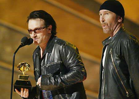 Bono (L) and The Edge accept the Grammy Award for Best Performance by a Duo or Group.  Photo by Gary Hershorn.